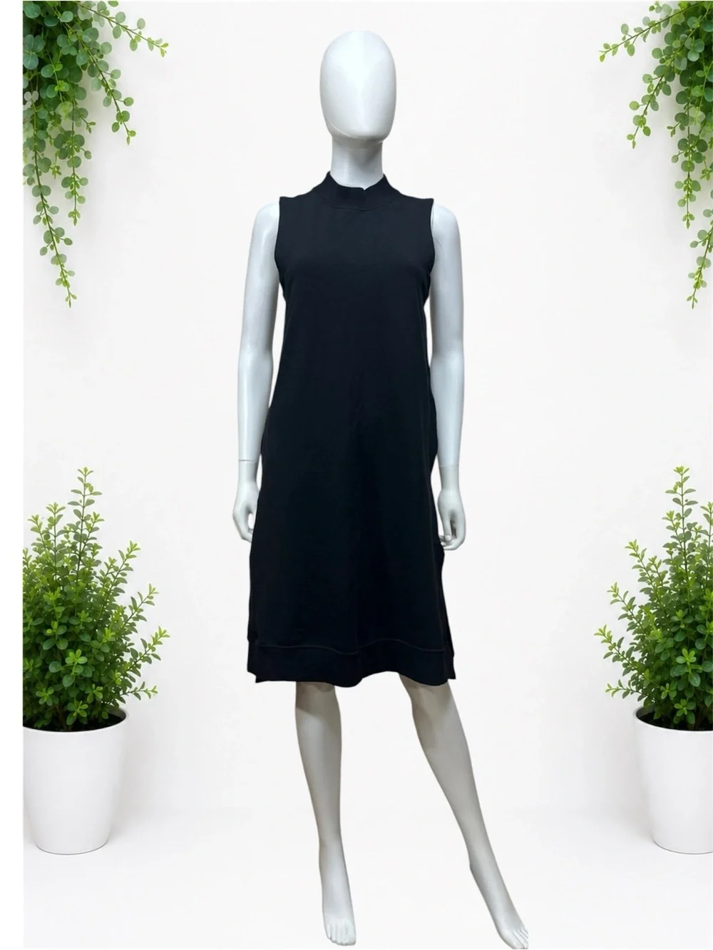 Lululemon Sleeveless French Terry Dress in Black ~ Size 4 ~ Item #X7